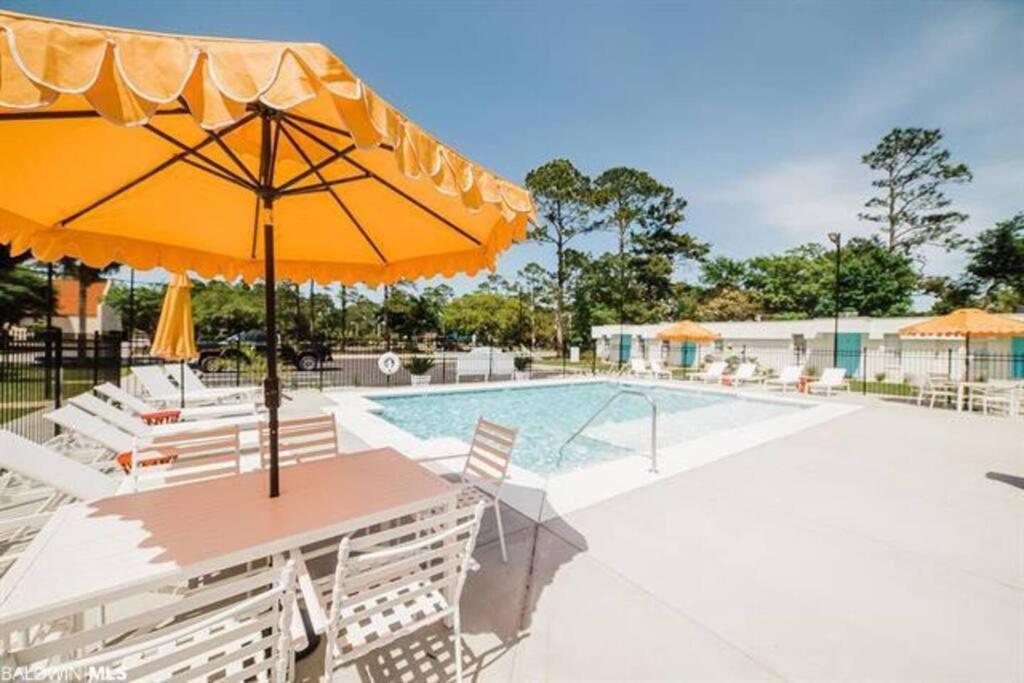 Gulf Shores Getaway Steps Away From The Pool! Exterior photo